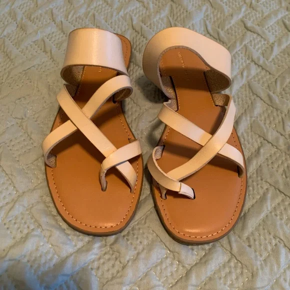 American Eagle sandal. Worn once. Size 7 - Picture 2 of 2